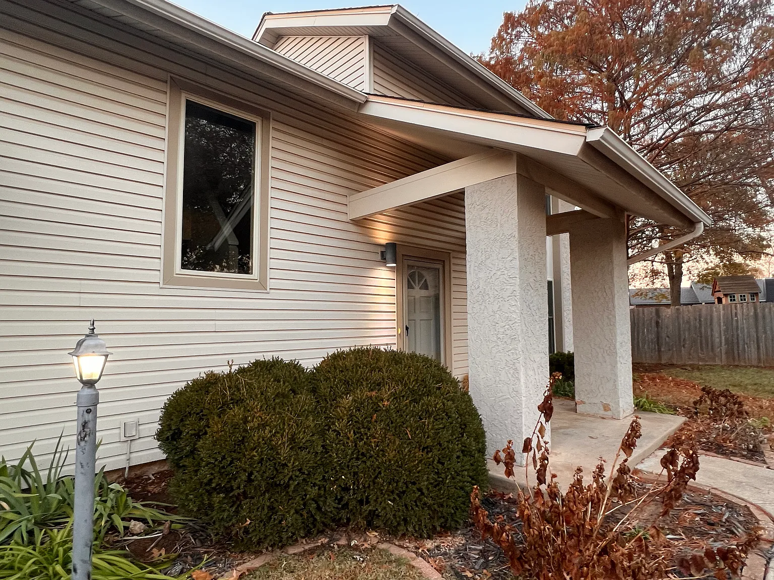 3114 W Broadway Place — Photo 2