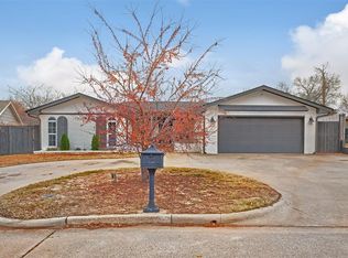 11124 Folkstone Dr, Yukon, OK 73099