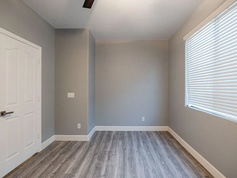 1546 E Nightingale Ln — Photo 33