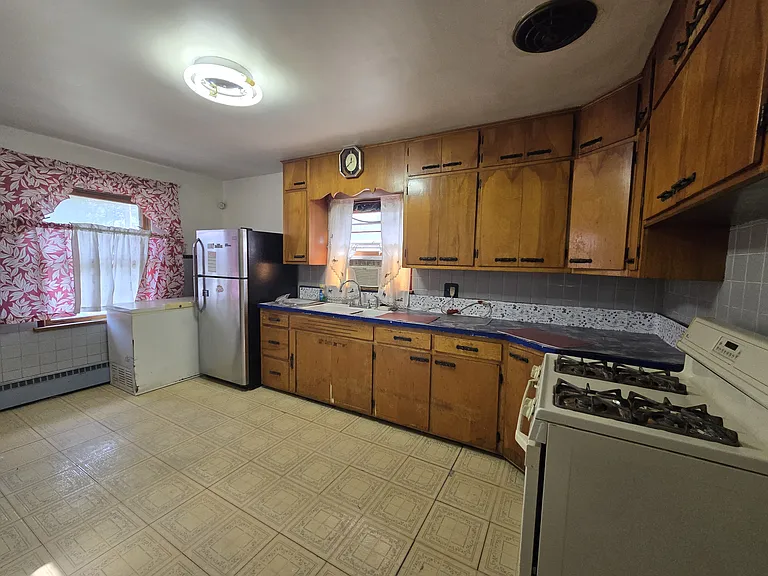 535 E 43rd Ave — Photo 24
