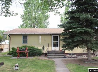 220 Amoretti St, Thermopolis, WY 82443