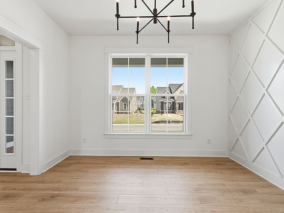 Linden - Dining Room