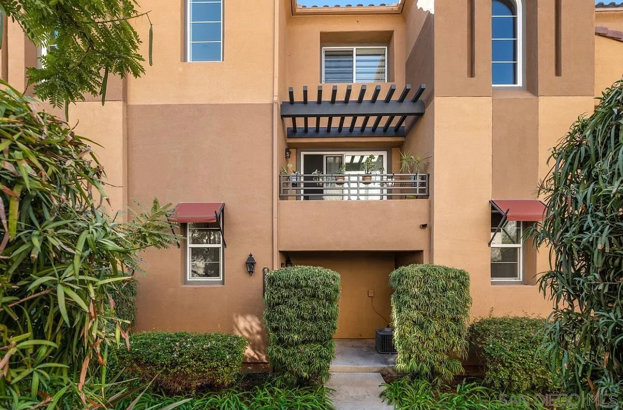 3 bed, 1279 sqft, $4,500 — Photo 1
