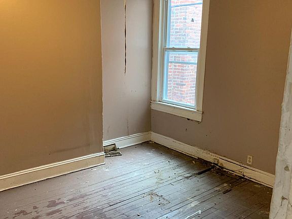 5th image of 2038 Kennedy Ave