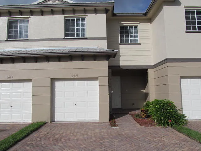 2026 Nassau Dr
