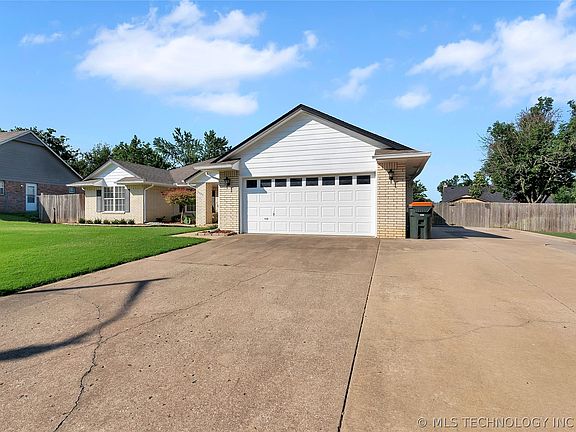 3rd image of 2409 S Maywood Dr