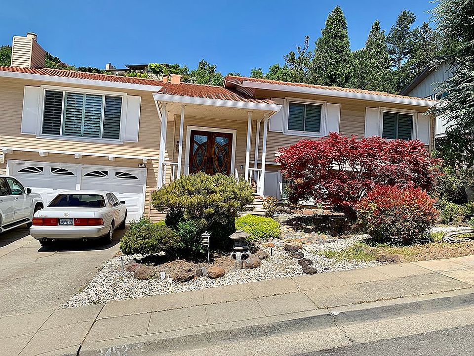 2nd image of 3452 Pinewood Dr