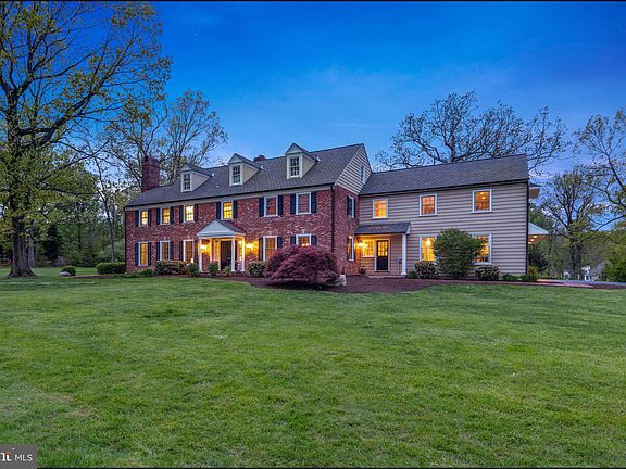 2nd image of 7 Greenbriar Ln