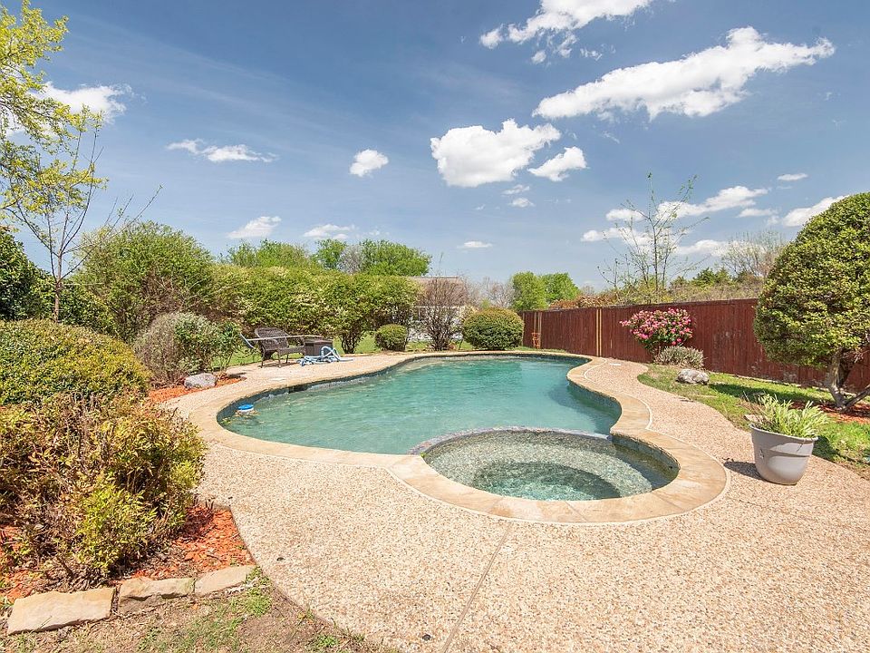 1st image of 13955 Red Wood Cir N