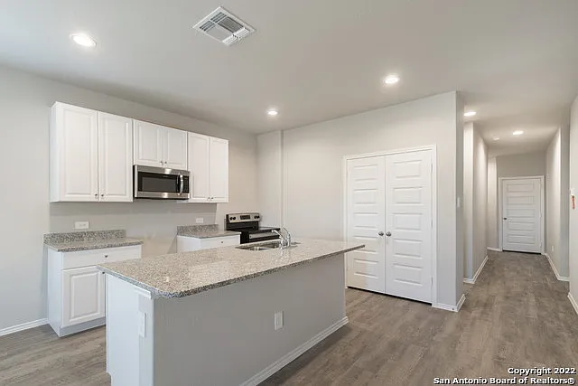 4 bed, 2.0 bath, 1459 sqft, $1,800 — Photo 4