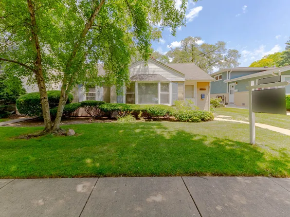 8937 Harms Rd, Morton Grove, IL 60053