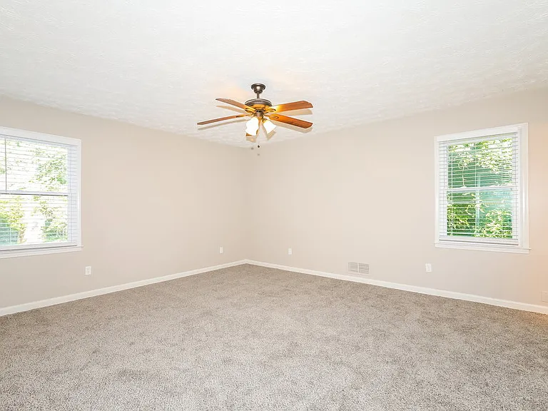 3872 Cloudland Dr — Photo 9