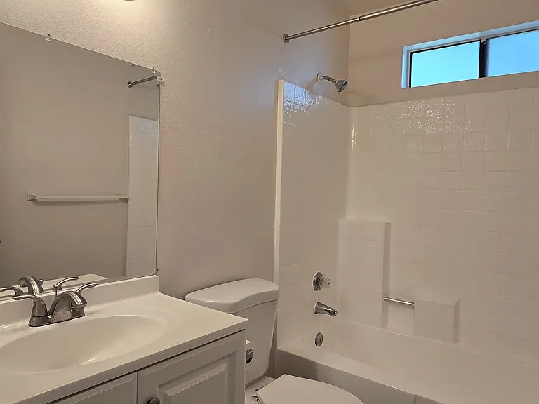 136 N Marengo Ave #D — Photo 6