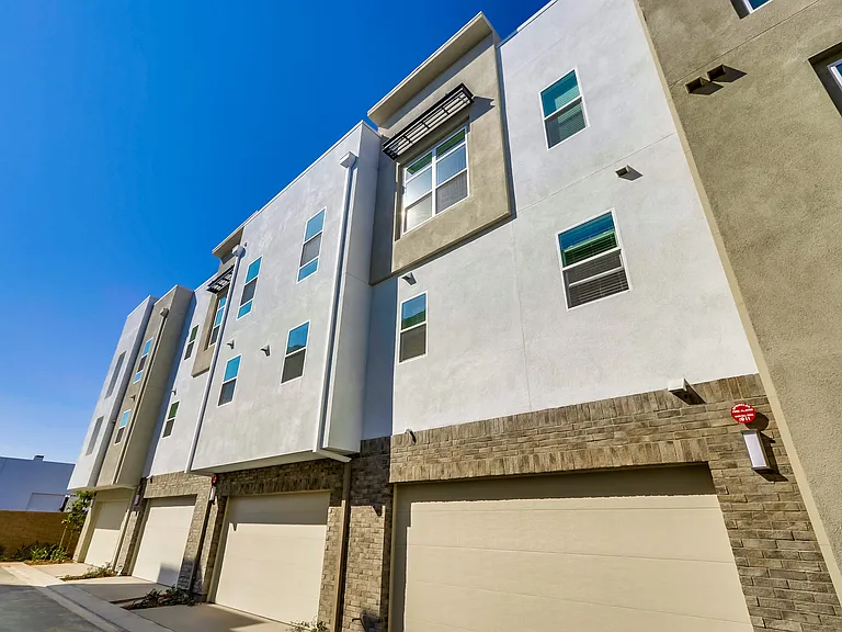 2316 Synergy Dr — Photo 29