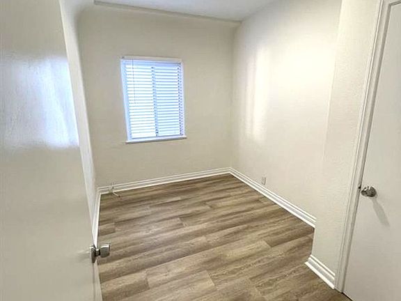 4th image of 1822-1828 E 8th St #1822