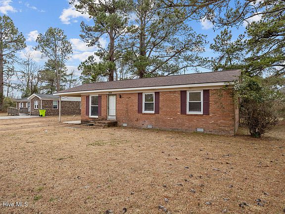 3rd image of 1417 Mockingbird Lane