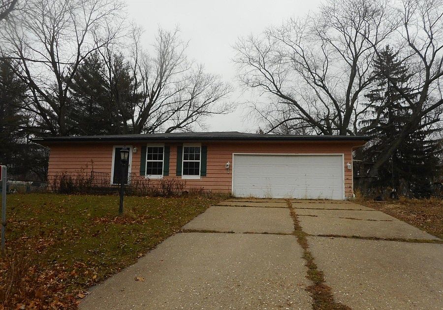 1st image of 10642 N Oakway Ln