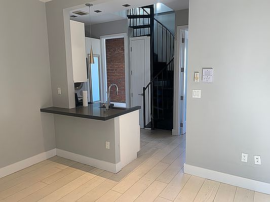 1st image of 113 E 119th St #5C