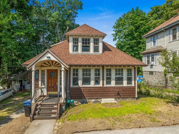 19 Oakridge St, Mattapan, MA 02126