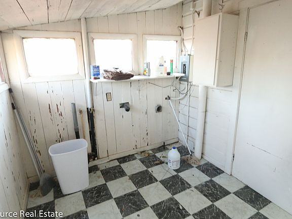 4th image of 1041 E Bryan Ave