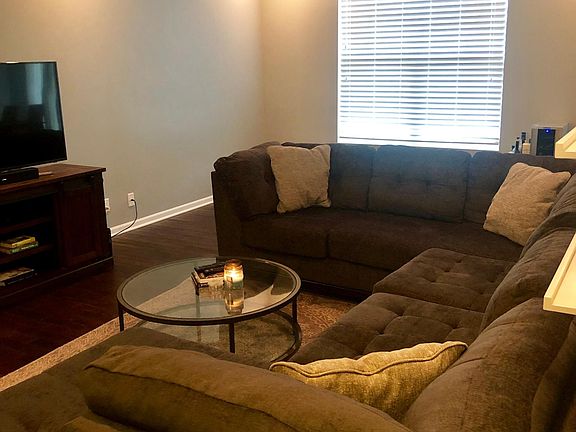 4th image of 34W655 Roosevelt Ave Unit B