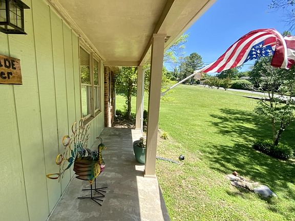 5th image of 604 Glenoaks Dr