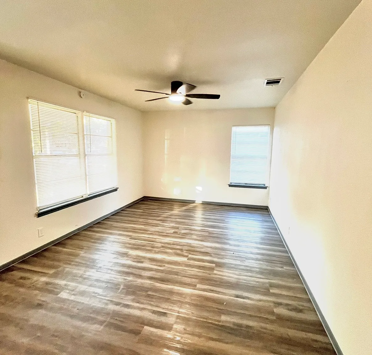 3 bed, 1100 sqft, $1,600 — Photo 2