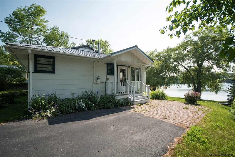 2nd image of 32 CRYSTAL LAKE Road