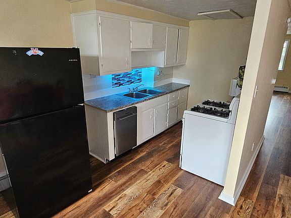 3rd image of 1229 Rolleston St
