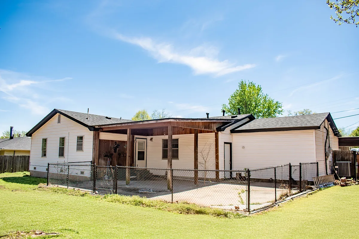 Building Photo - 10601 Tumilty Ter