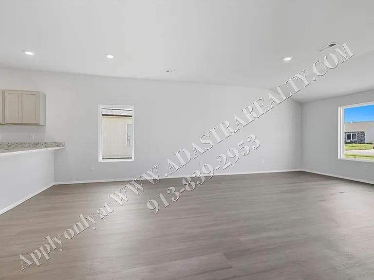 20846 Starside St — Photo 4