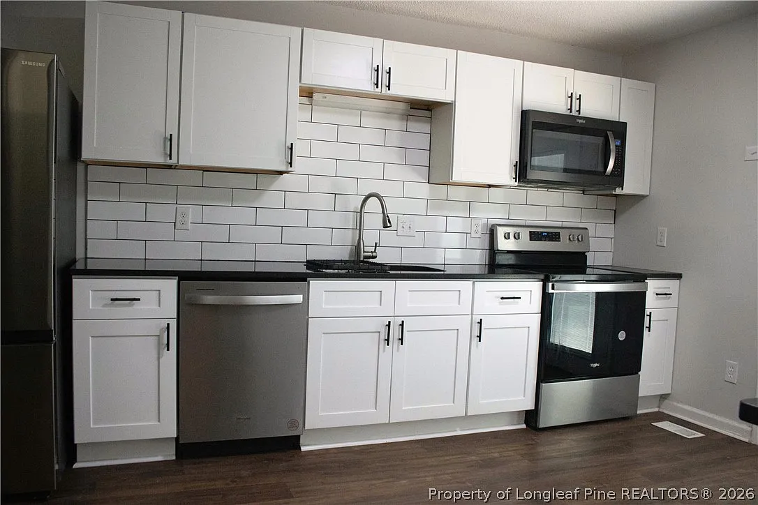 3 bed, 2.5 bath, 1889 sqft, $1,895 — Photo 3