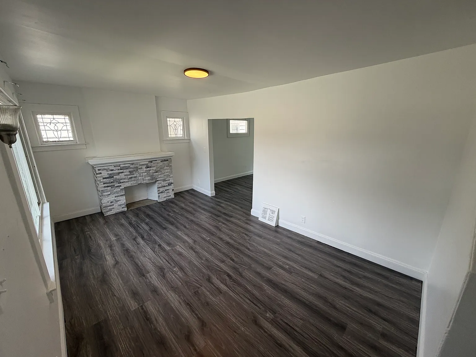 3 bed, 1100 sqft, $1,200 — Photo 2