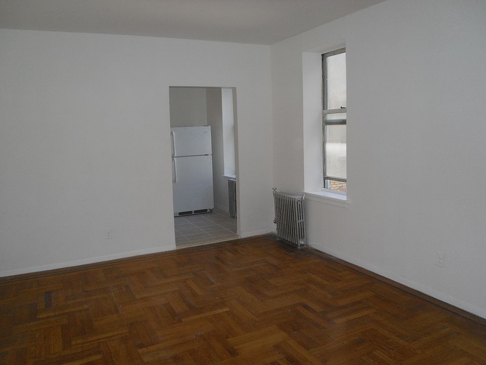 2nd image of 2100 Beekman Pl APT 2L