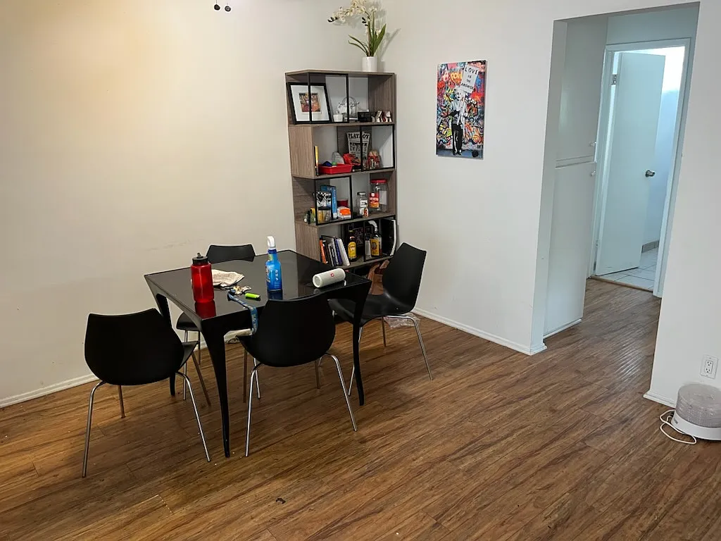 Building Photo - 1610 Barry Ave #2D
