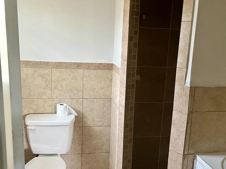 2nd image of 5213 47th St