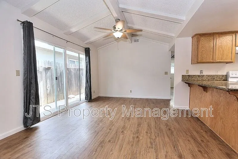2 bed, 2.0 bath, 1114 sqft, $1,795 — Photo 3