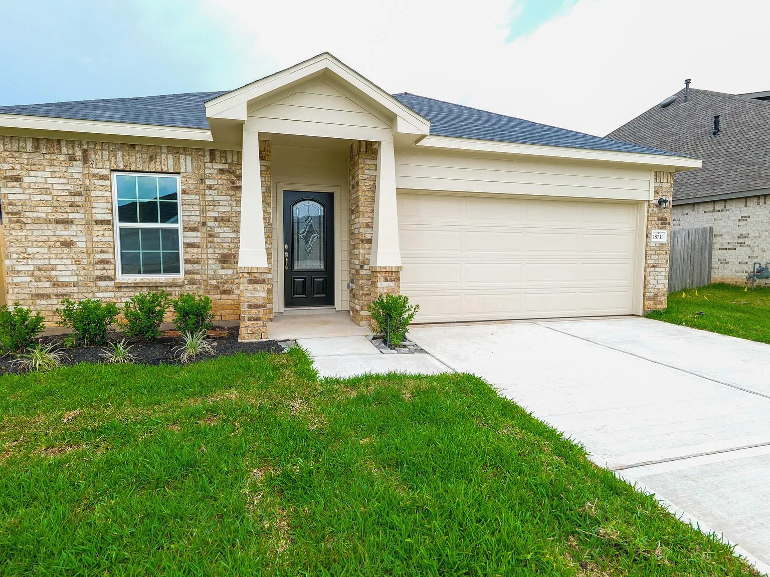 4 bed, 2.0 bath, 1800 sqft, $2,100 — Photo 1