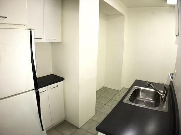 5th image of 721B Page St