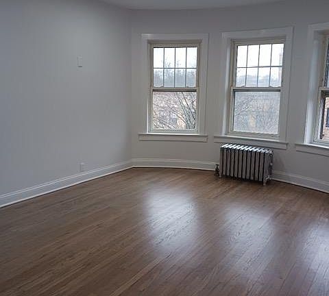 4th image of 5945 N Winthrop Ave #1C