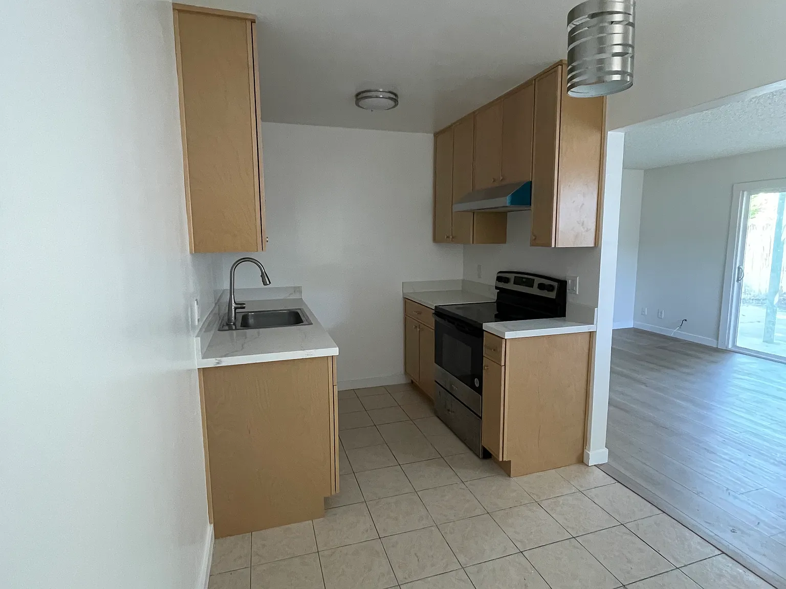 2 bed, 700 sqft, $1,850 — Photo 2
