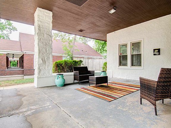 3rd image of 824 PARKWAY