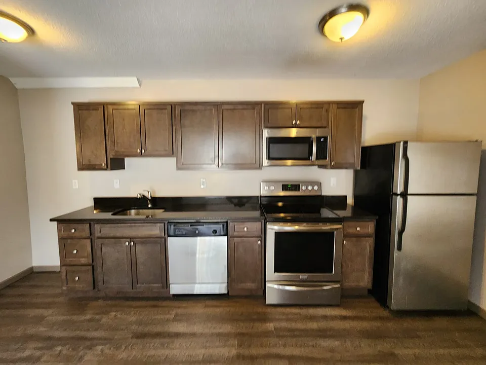 84 Main St #207
