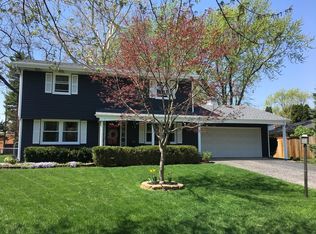 828 Longmeadow Dr, Geneva, IL 60134