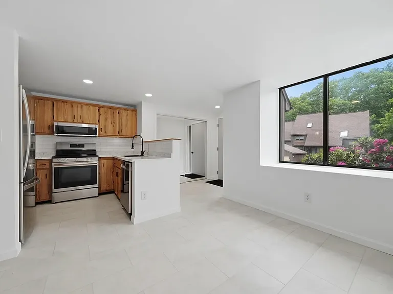 25 Silverton Dr — Photo 15
