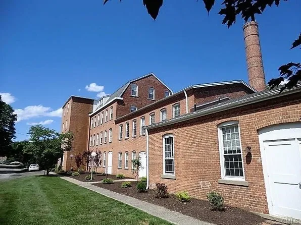 55 Oil Mill Rd APT 33, Danbury, CT 06810