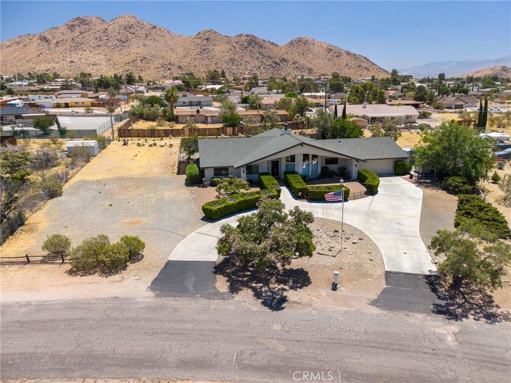 16058 Venango Rd, Apple Valley, CA - View 2