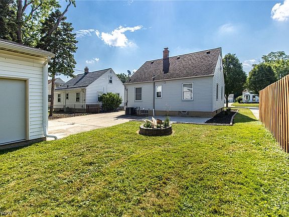 3rd image of 29607 Bruce Dr