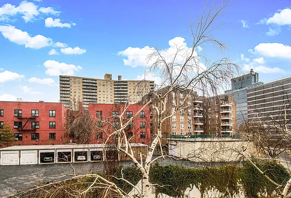 Rented by Re/Max In The City | media 7