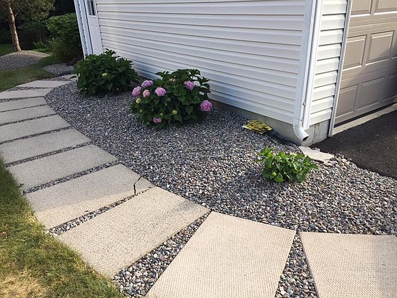 5th image of 45 Chaucer Cir